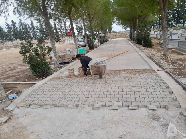 Mesarya Belediyesi olarak, Dörtyol Mezarlığı çevresinde sürdürülen çevre düzenleme çalışmaları hız kesmeden devam etmektedir.